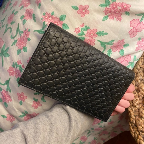 GUCCI CLUTCH - Picture 5 of 5